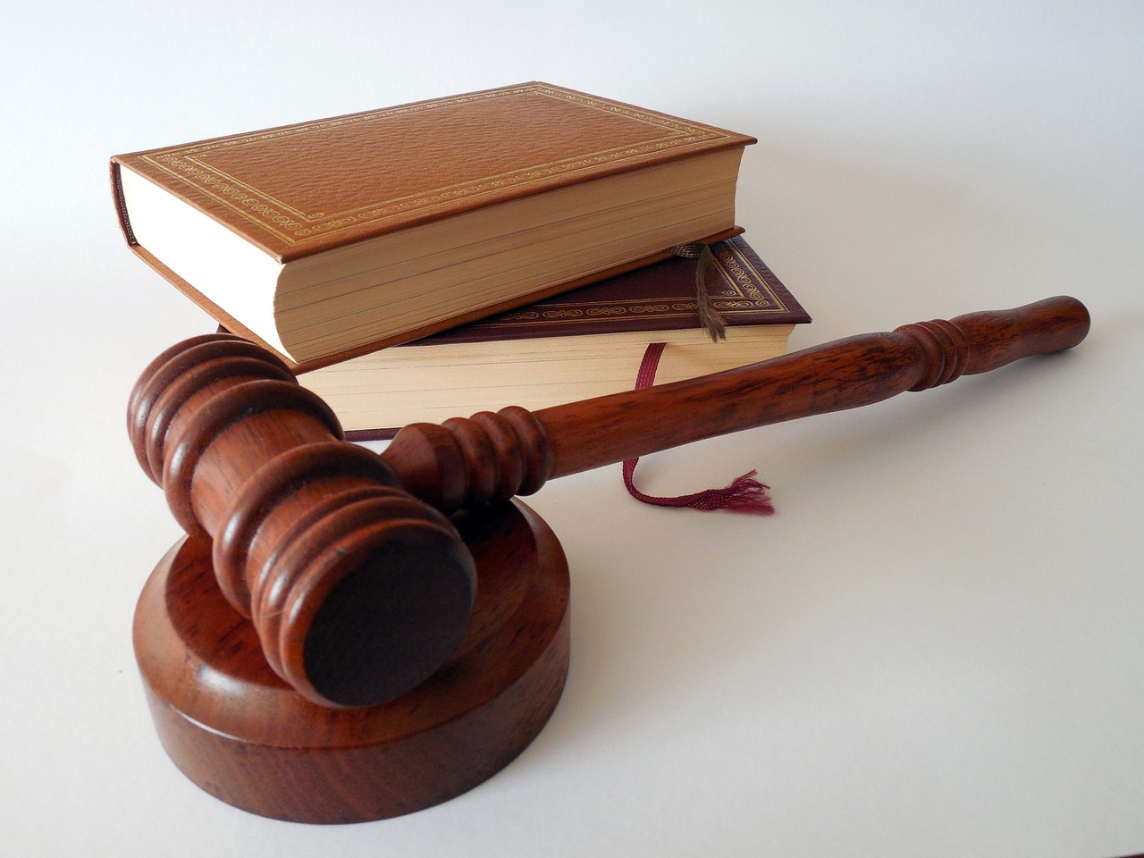 Zrozumienie prawa z aktualnymi przewodnikami: Kodeks cywilny i prawo karne skarbowe